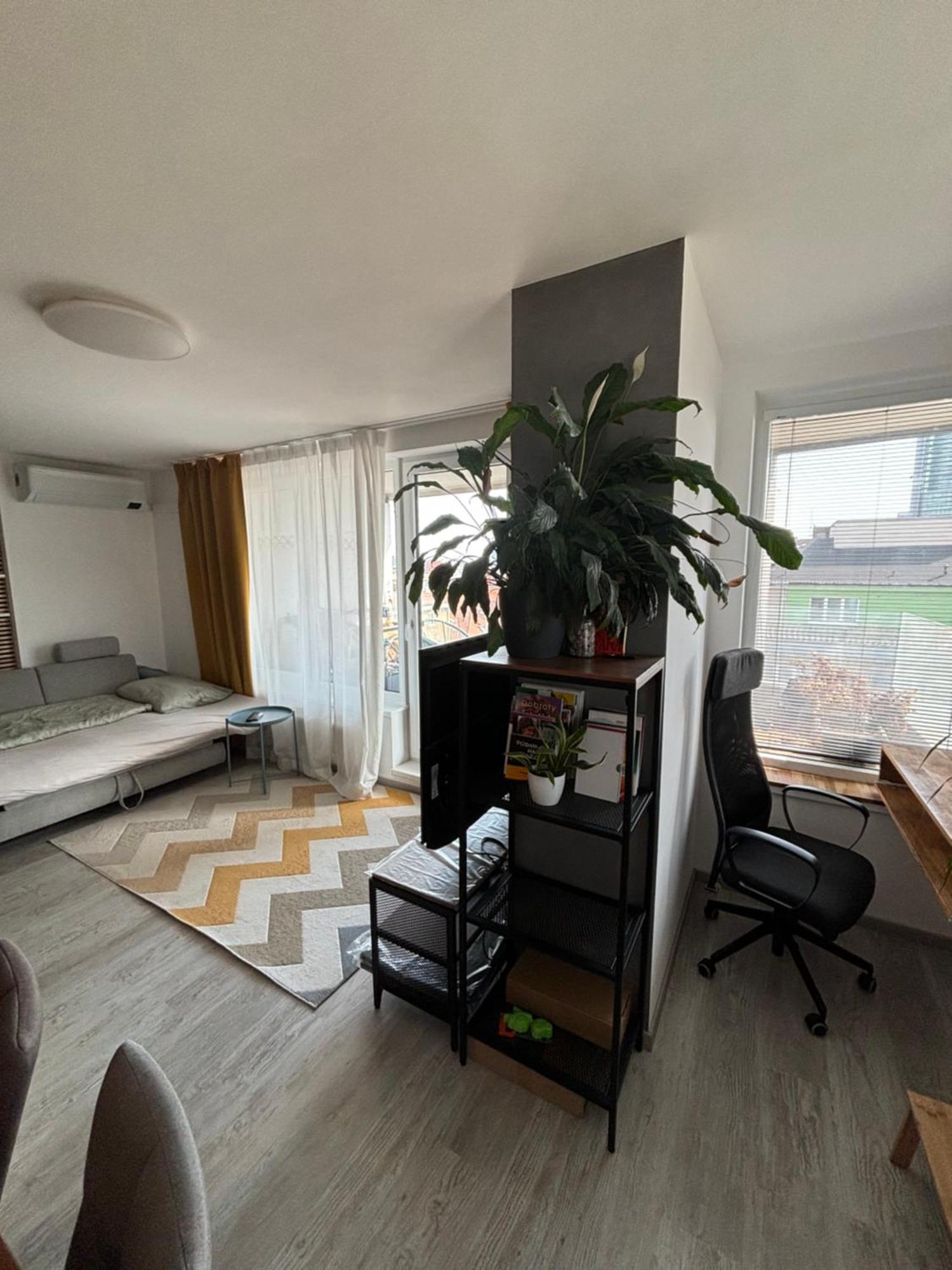 Premiere Apartment Bratislava - Private Parking Luaran gambar